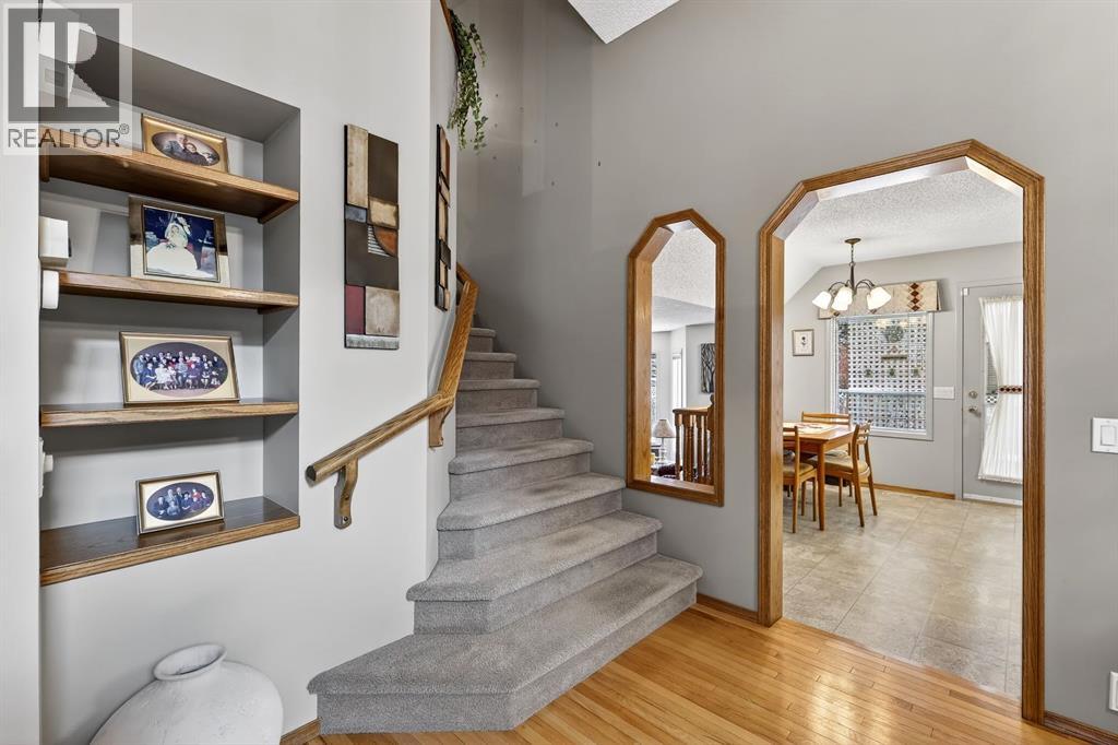 Single Family House for Sale in  Douglasbank Drive SE Douglasdale/Glen Calgary 