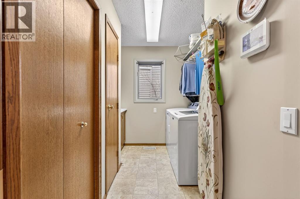 Single Family House for Sale in  Douglasbank Drive SE Douglasdale/Glen Calgary 