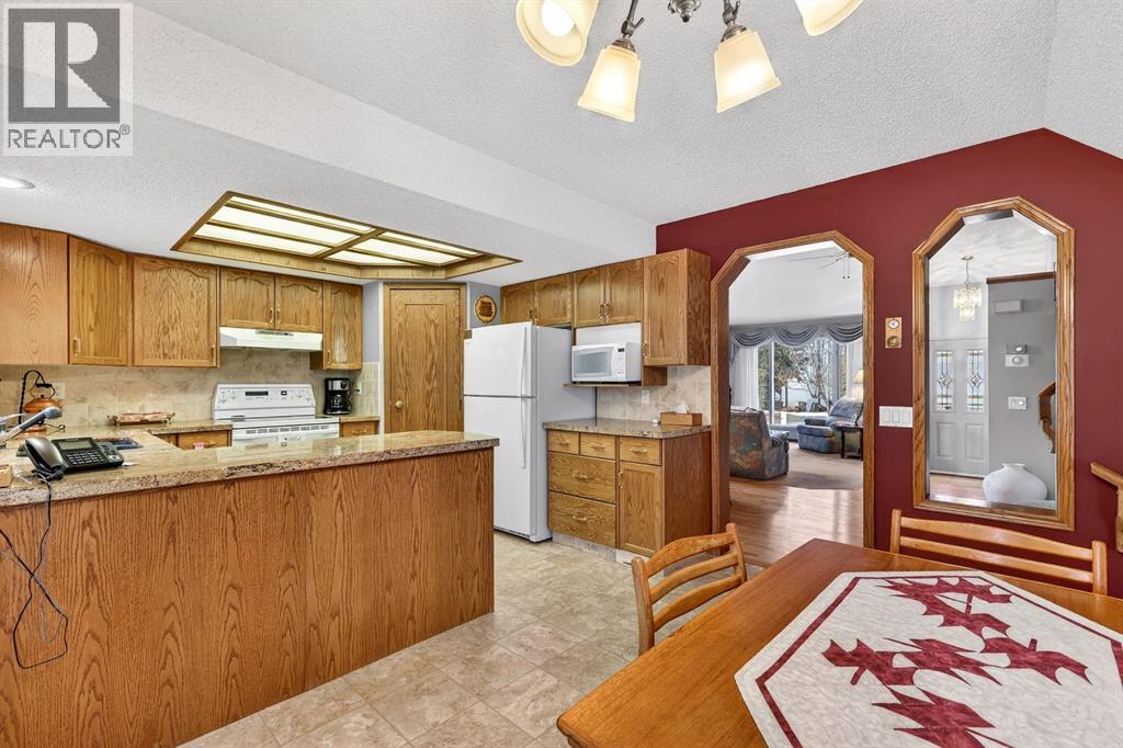 Single Family House for Sale in  Douglasbank Drive SE Douglasdale/Glen Calgary 