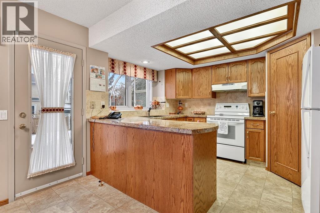 Single Family House for Sale in  Douglasbank Drive SE Douglasdale/Glen Calgary 