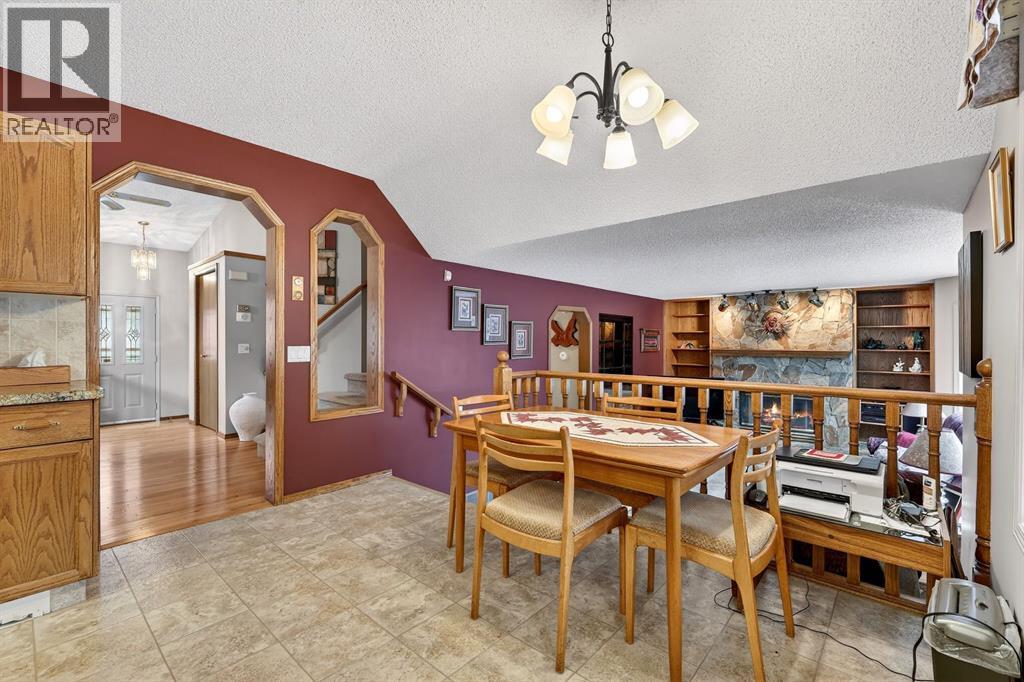 Single Family House for Sale in  Douglasbank Drive SE Douglasdale/Glen Calgary 