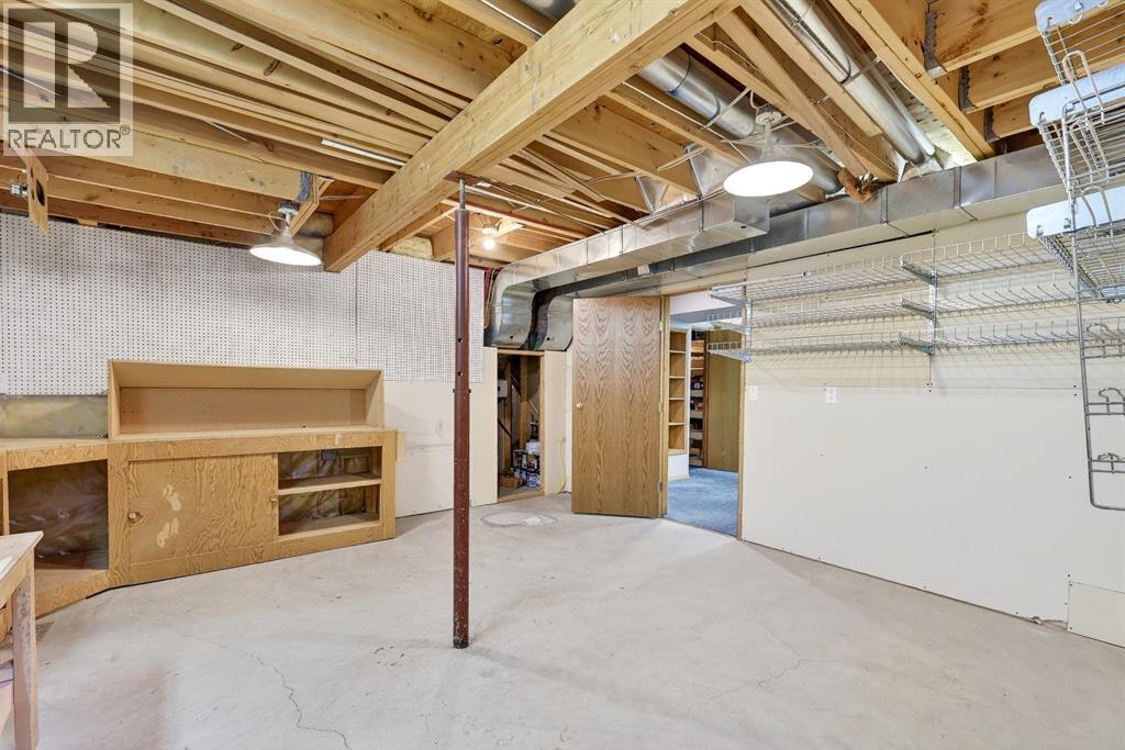 Single Family House for Sale in  Douglasbank Drive SE Douglasdale/Glen Calgary 