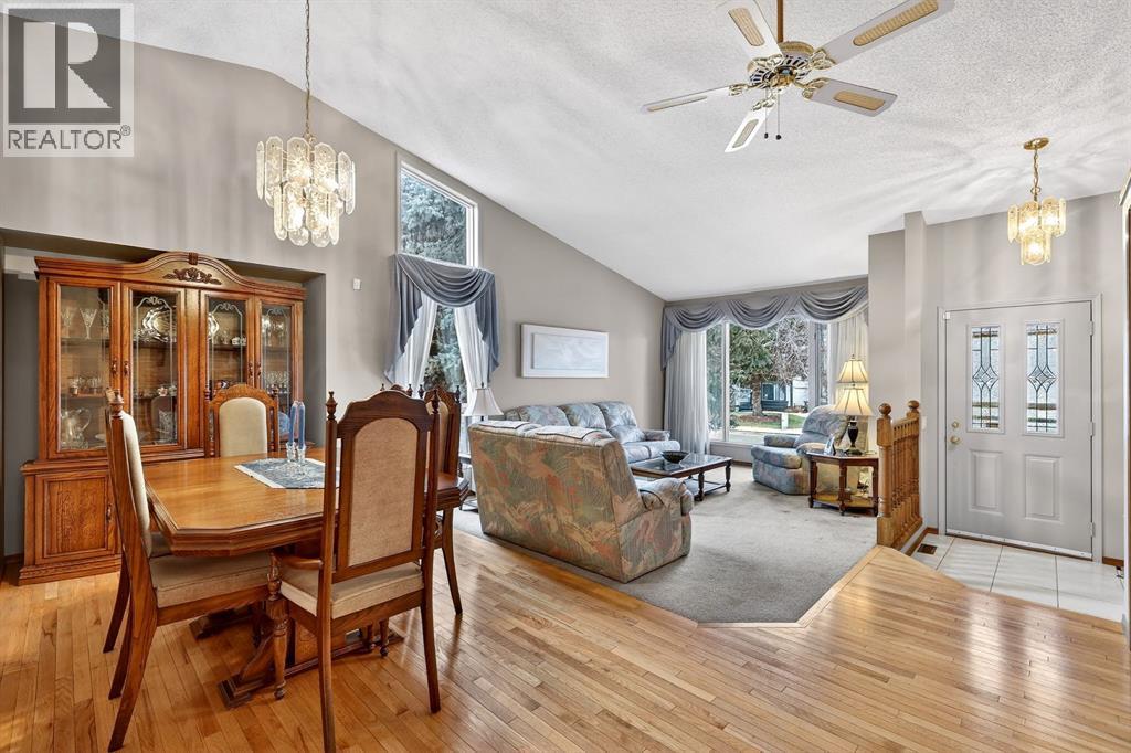 Single Family House for Sale in  Douglasbank Drive SE Douglasdale/Glen Calgary 