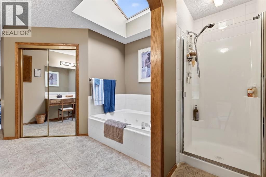 Single Family House for Sale in  Douglasbank Drive SE Douglasdale/Glen Calgary 