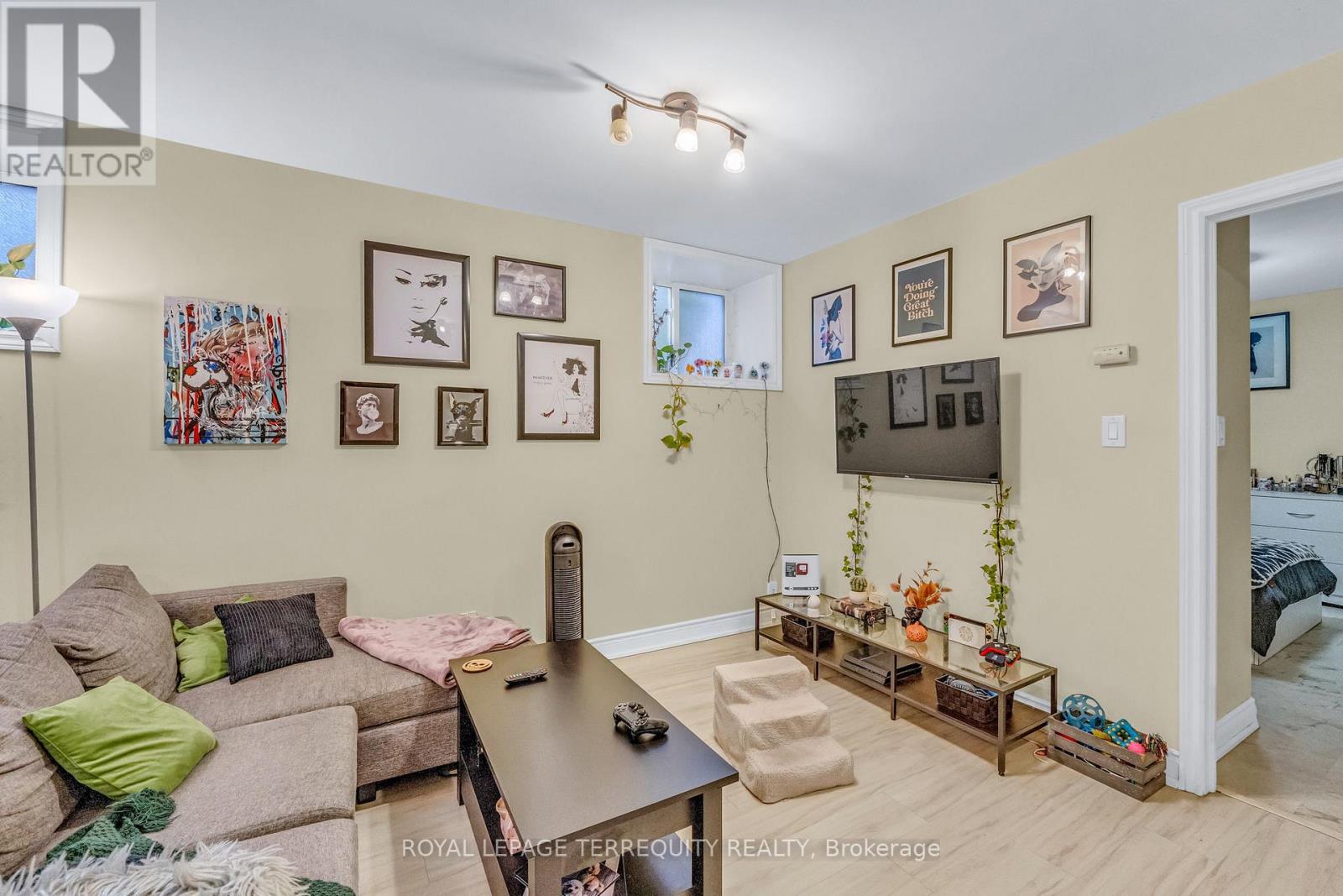 51 CLAXTON BOULEVARD - 24