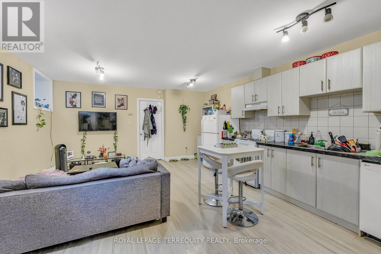 51 CLAXTON BOULEVARD - 22