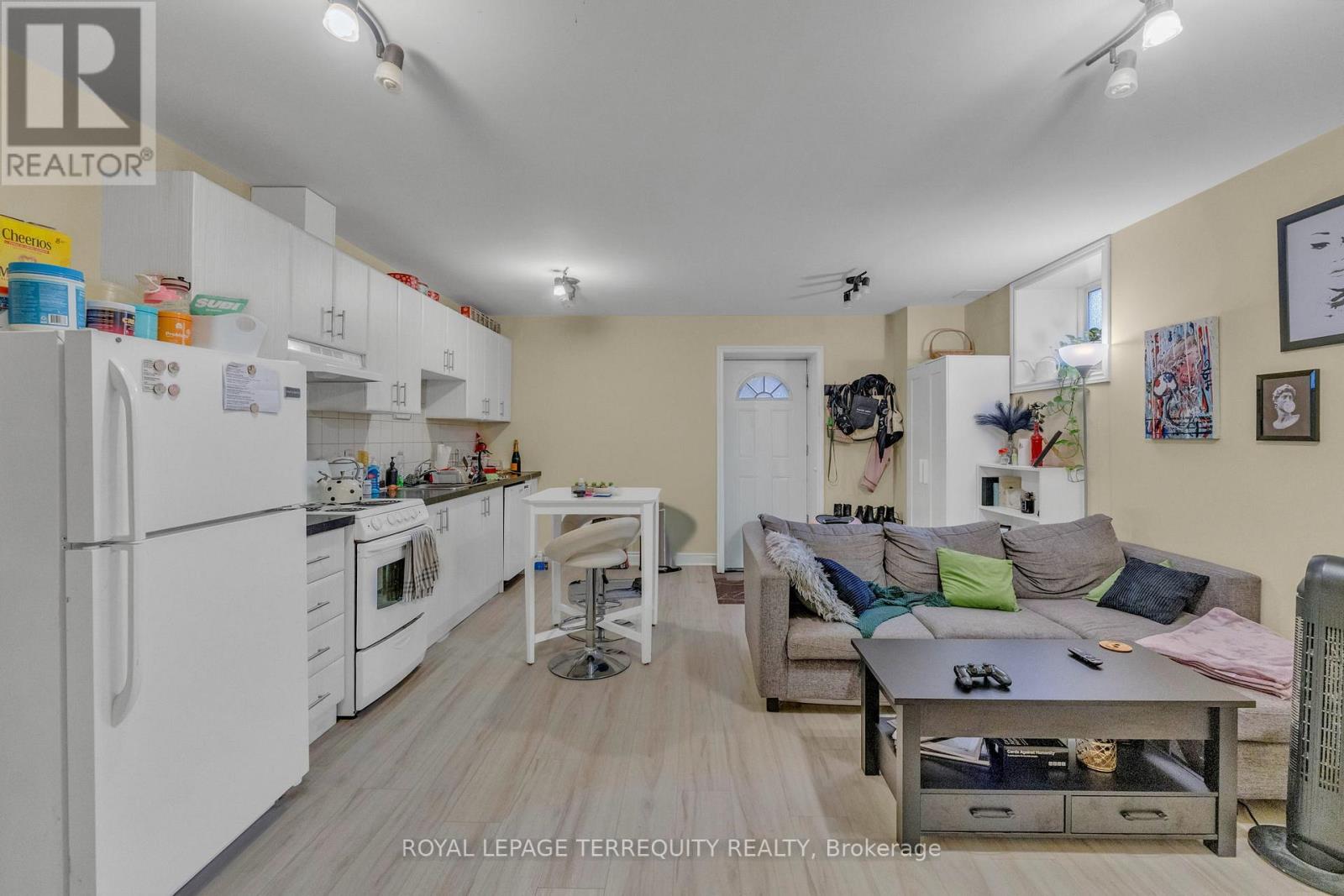 51 CLAXTON BOULEVARD - 26