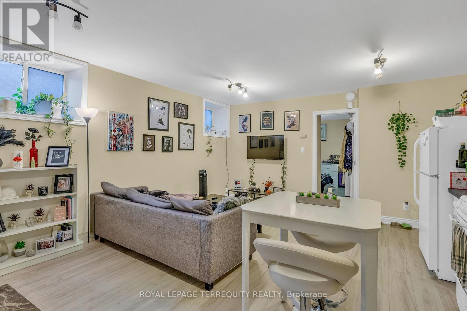 51 CLAXTON BOULEVARD - 23
