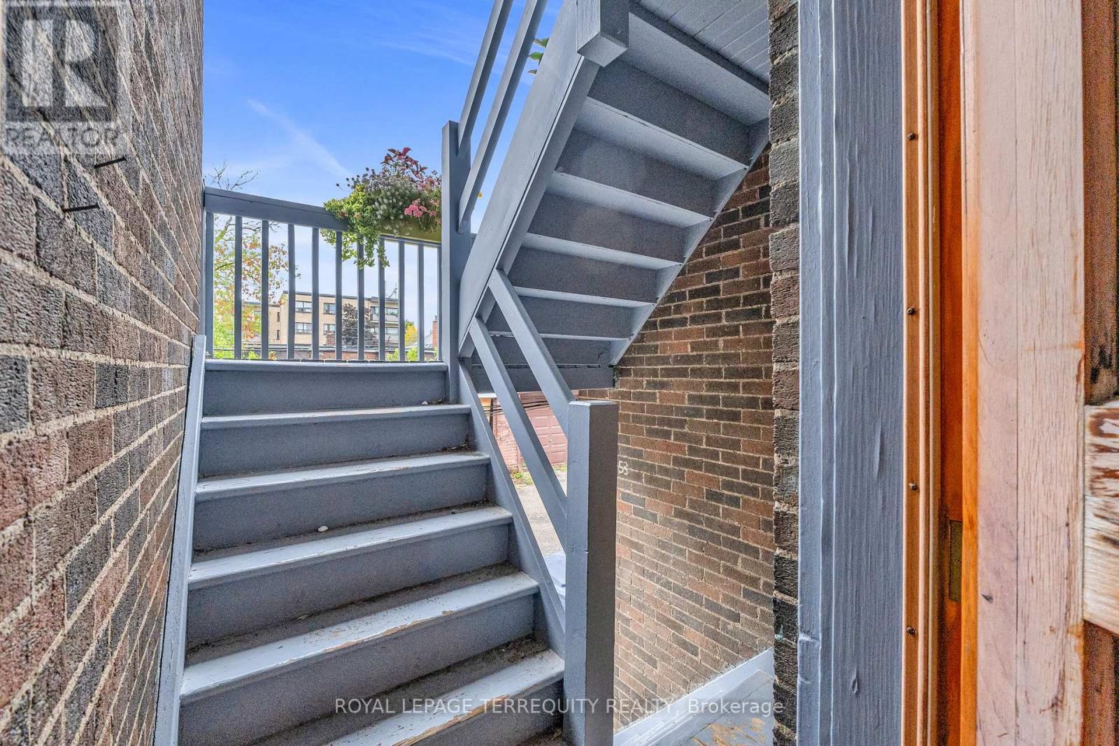 51 CLAXTON BOULEVARD - 32