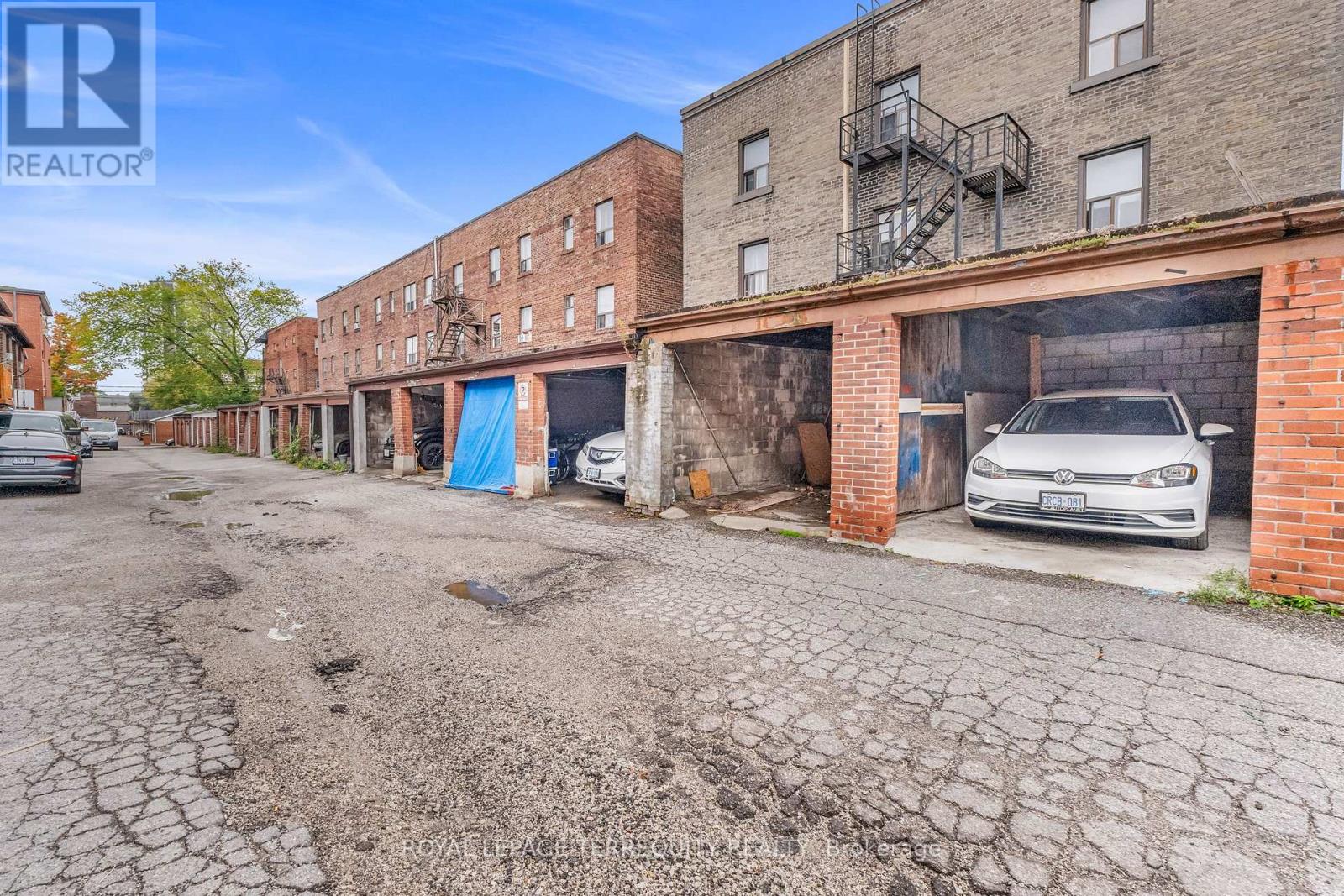 51 CLAXTON BOULEVARD - 34