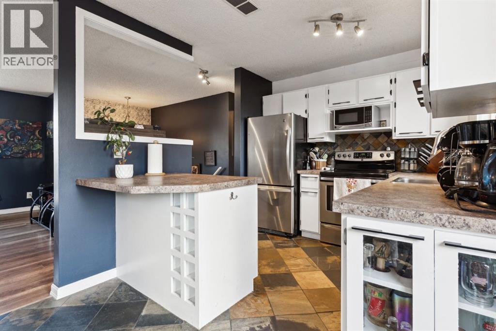 Single Family House Bi-level for Sale in  Falchurch Crescent NE Falconridge Calgary 