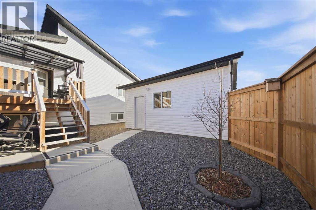 69 Mackenzie Avenue, Lacombe