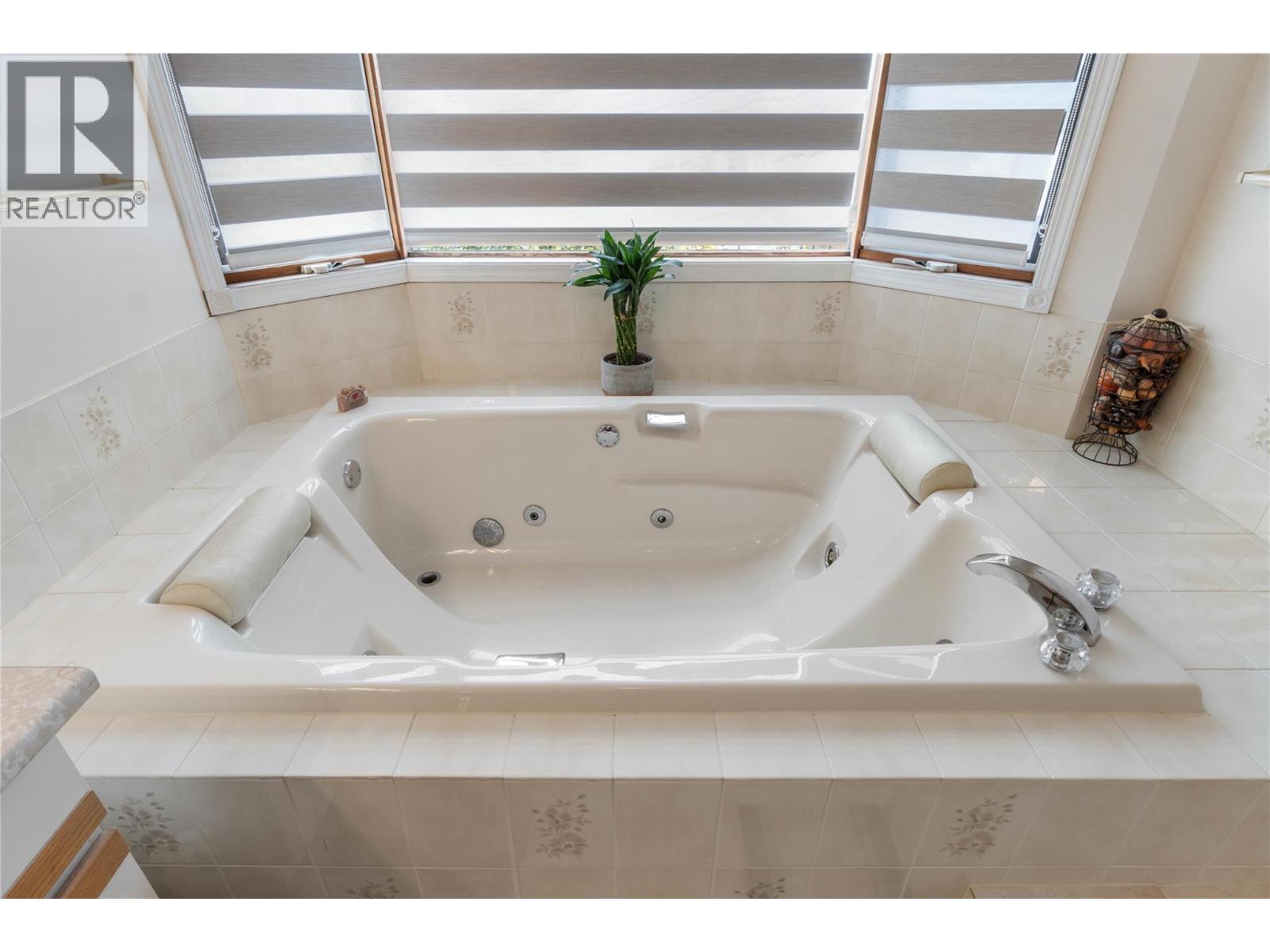 864 NICOLANI Drive, Kamloops