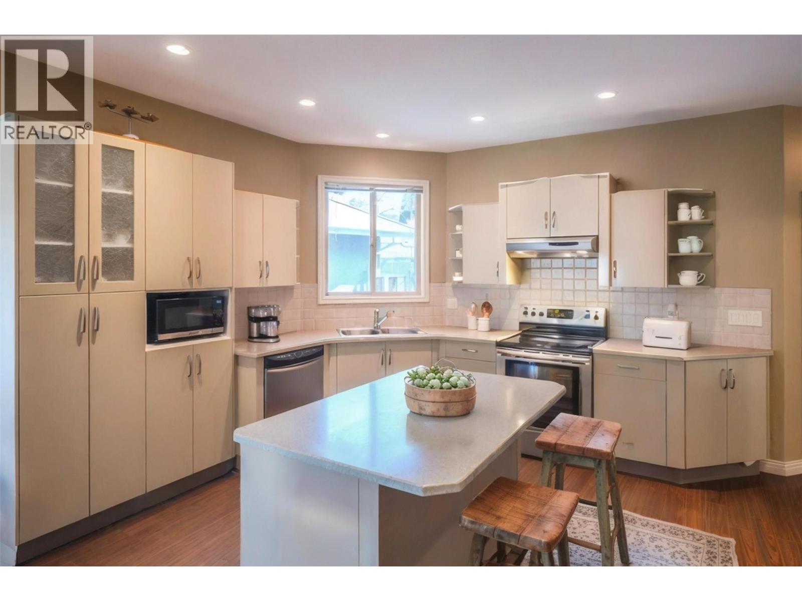 6679 OXBOW Crescent, Oliver