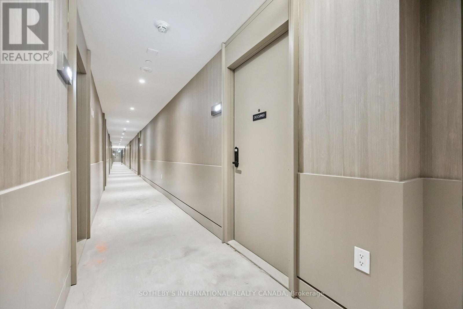 2075 King Unit 405 photo 4