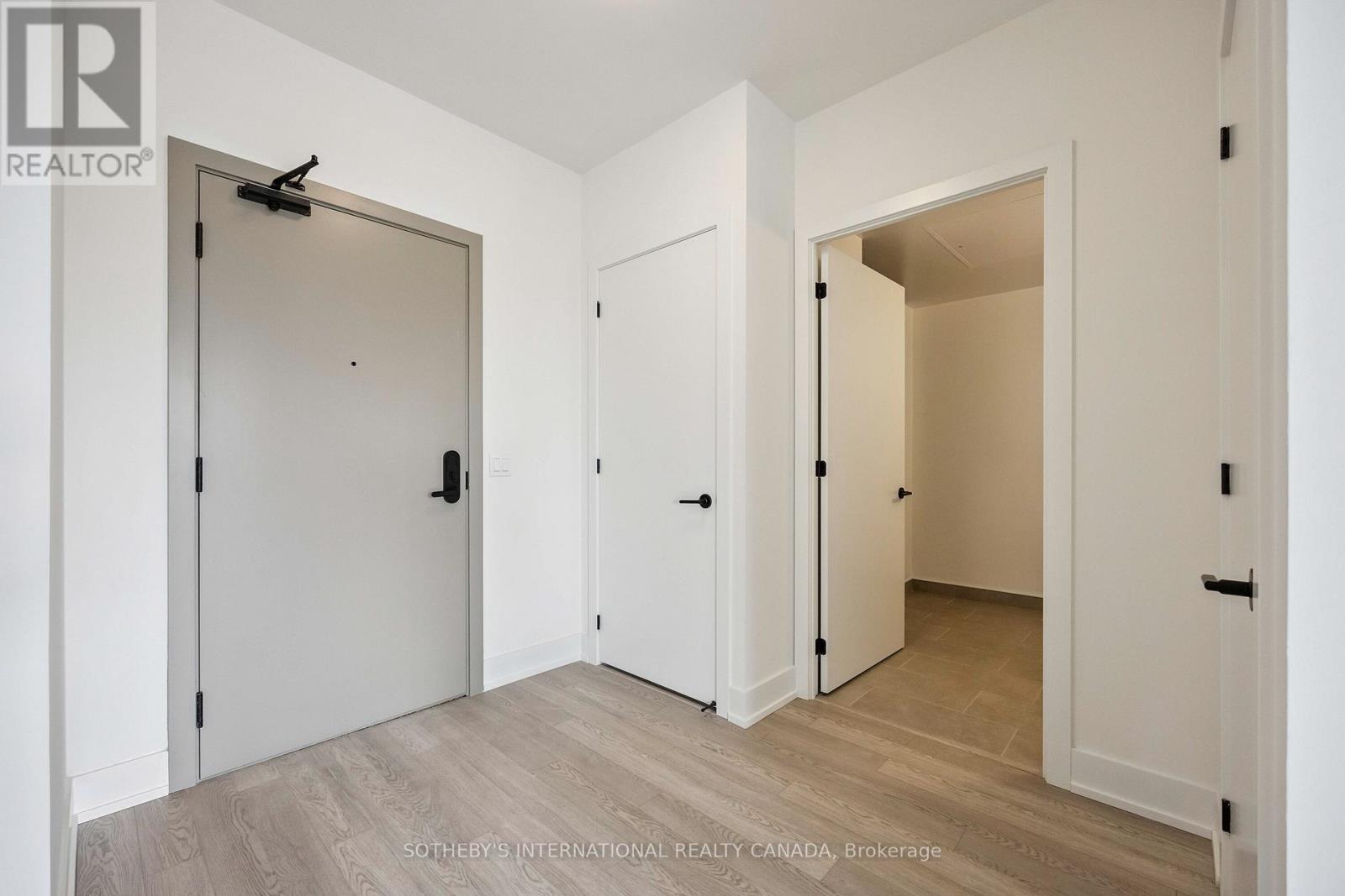 2075 King Unit 405 photo 5