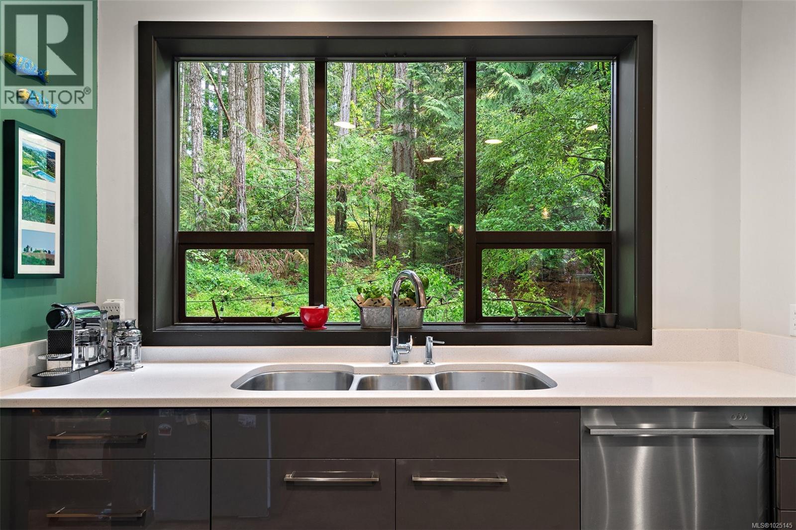 1457 Howcrest Rd, North Saanich