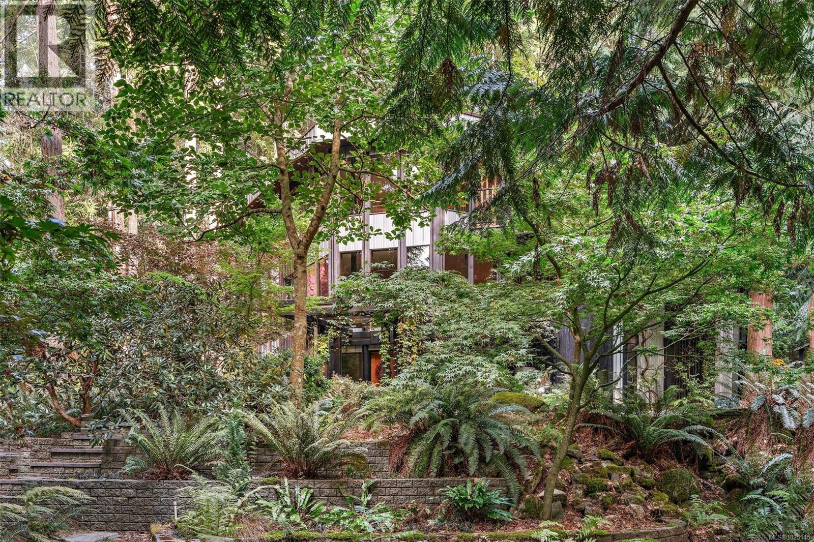 1457 Howcrest Rd, North Saanich