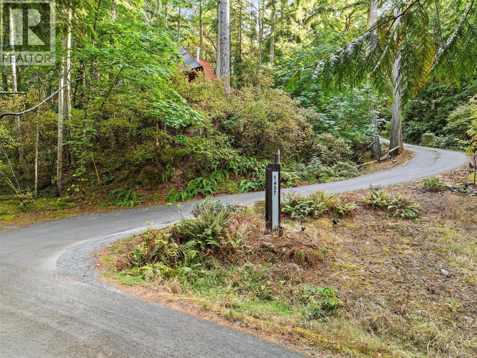 1457 Howcrest Rd, North Saanich