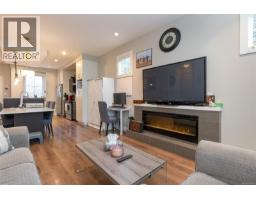 Eating area - 5 3903 Douglas St, Saanich, BC V8X5L3 Photo 8