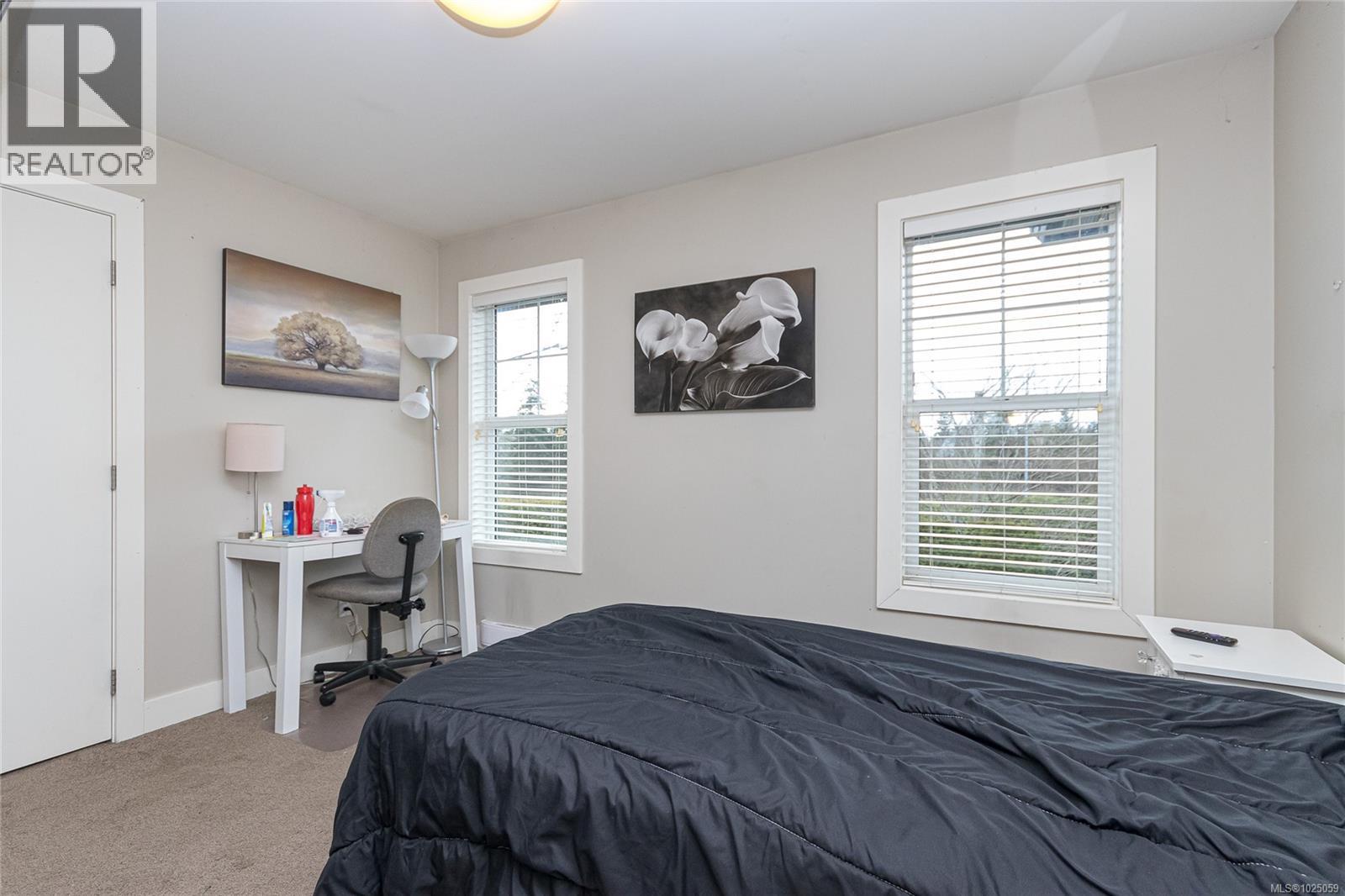 #5 3903 Douglas St - 20