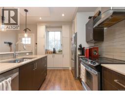 5 3903 Douglas St, Saanich, BC V8X5L3 Photo 13