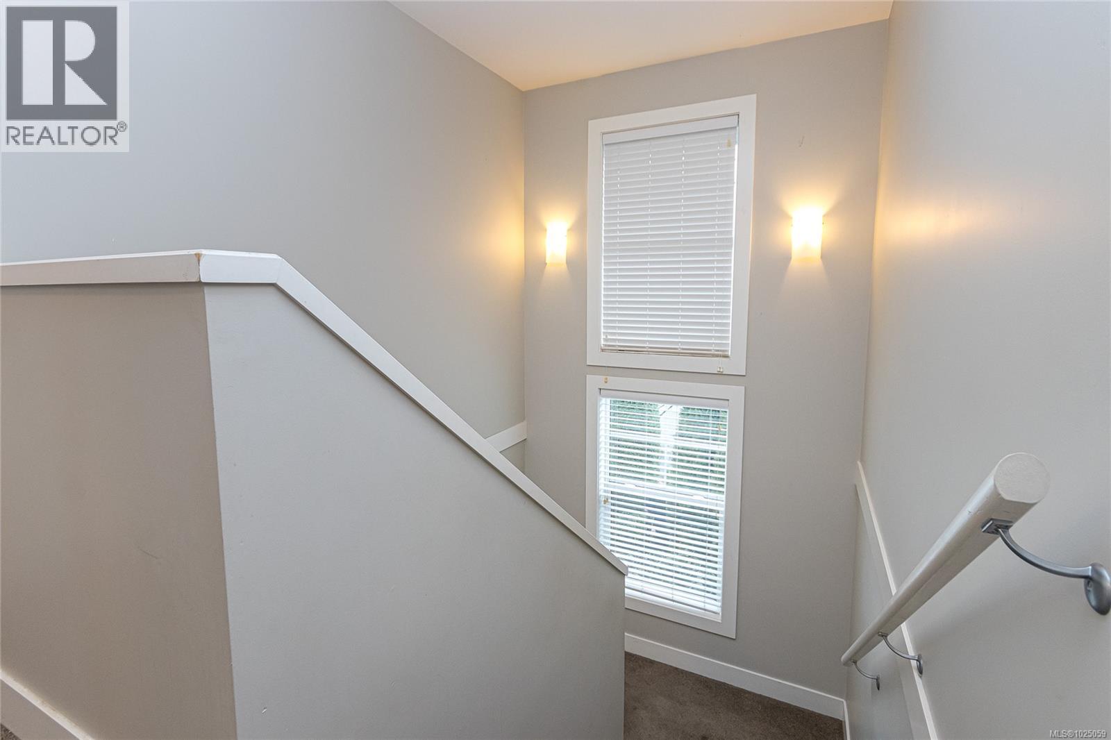 5 3903 Douglas Street, Saanich