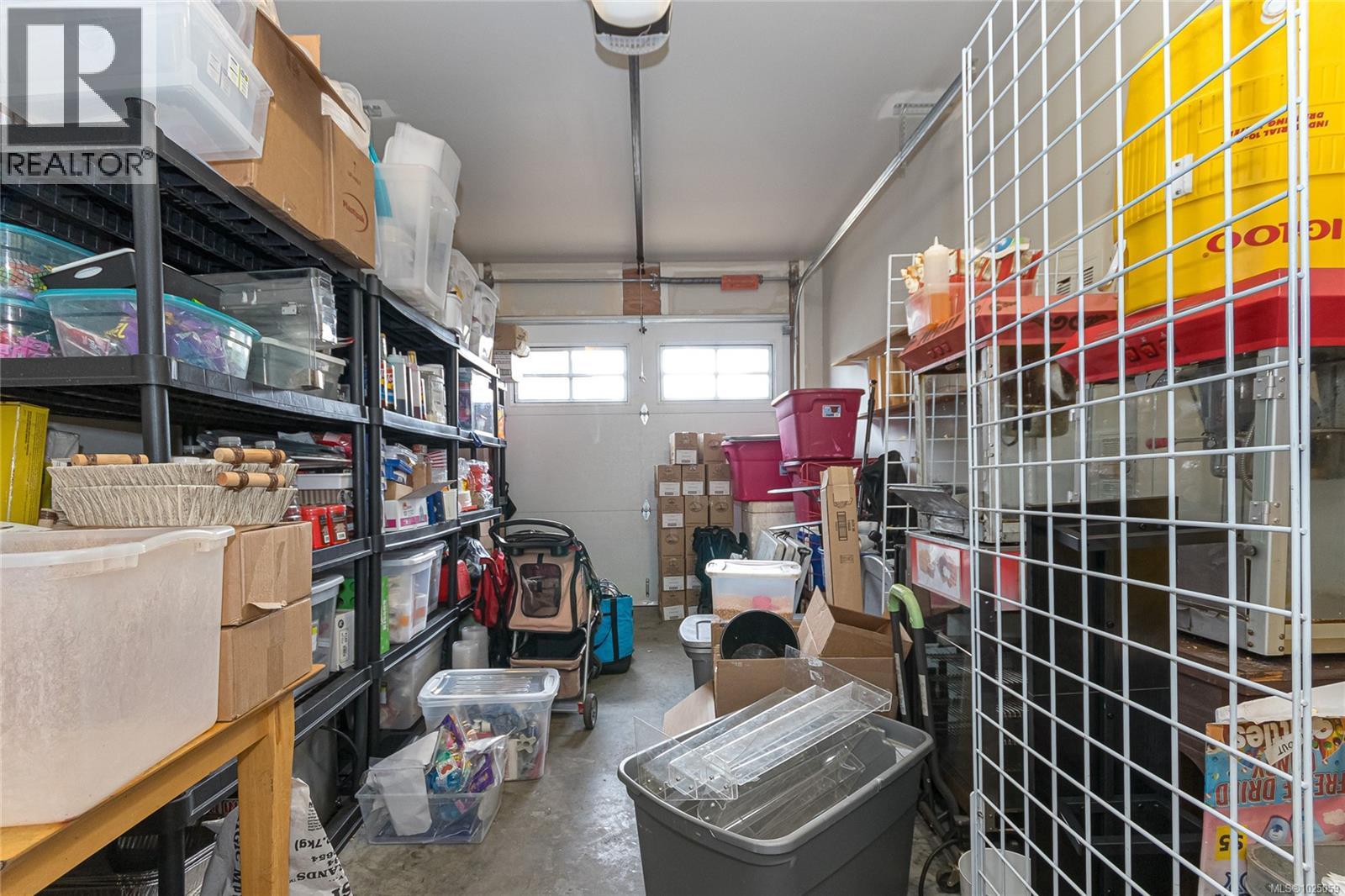 #5 3903 Douglas St - 23
