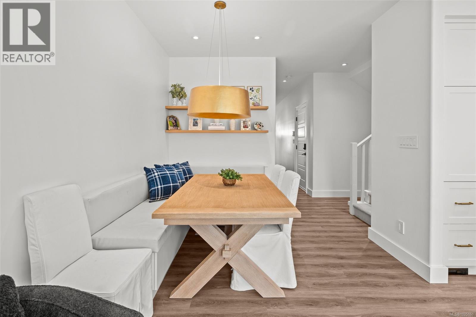 Single Family House for Sale in   Wilkinson Rd Wilkinson Ridge Saanich 