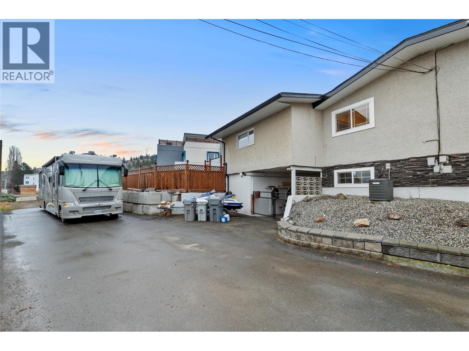 1515 ROBINSON Crescent, Kamloops