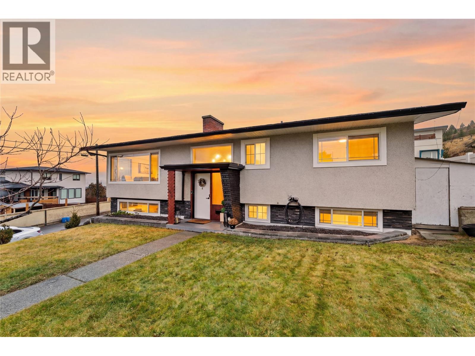 1515 ROBINSON Crescent, Kamloops