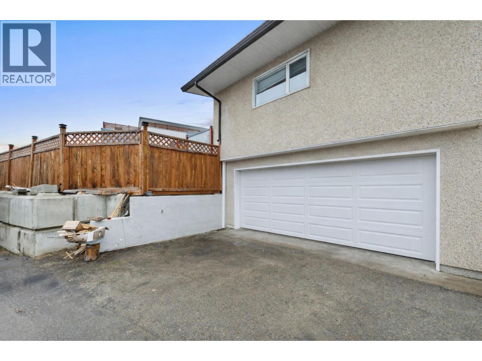 1515 ROBINSON Crescent, Kamloops