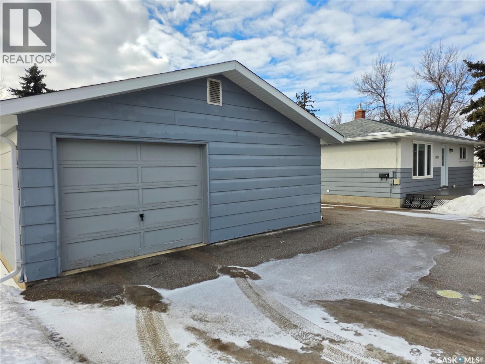 Single Family House Bungalow for Sale in  Chaplin STREET E Swift Current 