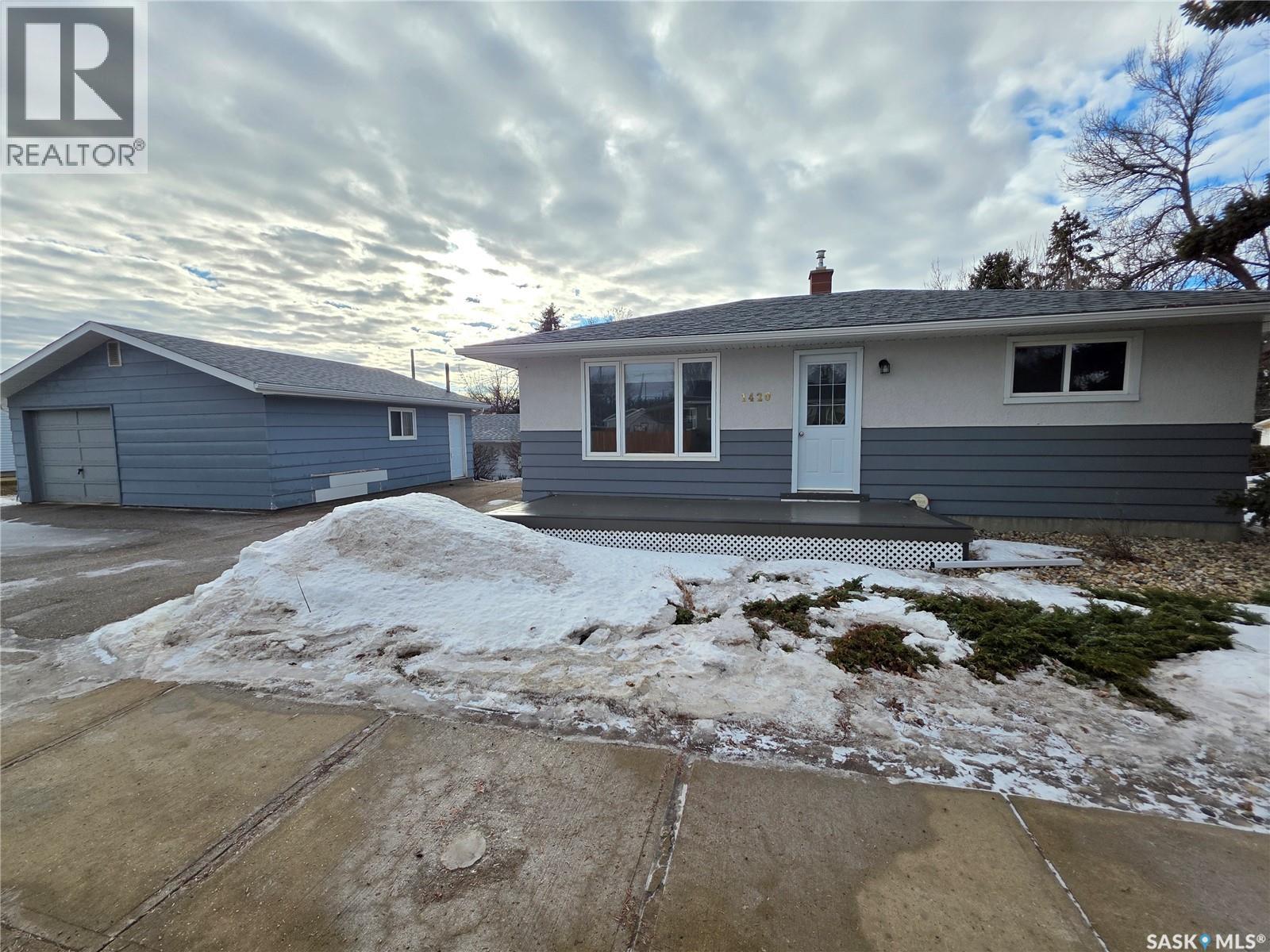 Single Family House Bungalow for Sale in  Chaplin STREET E Swift Current 