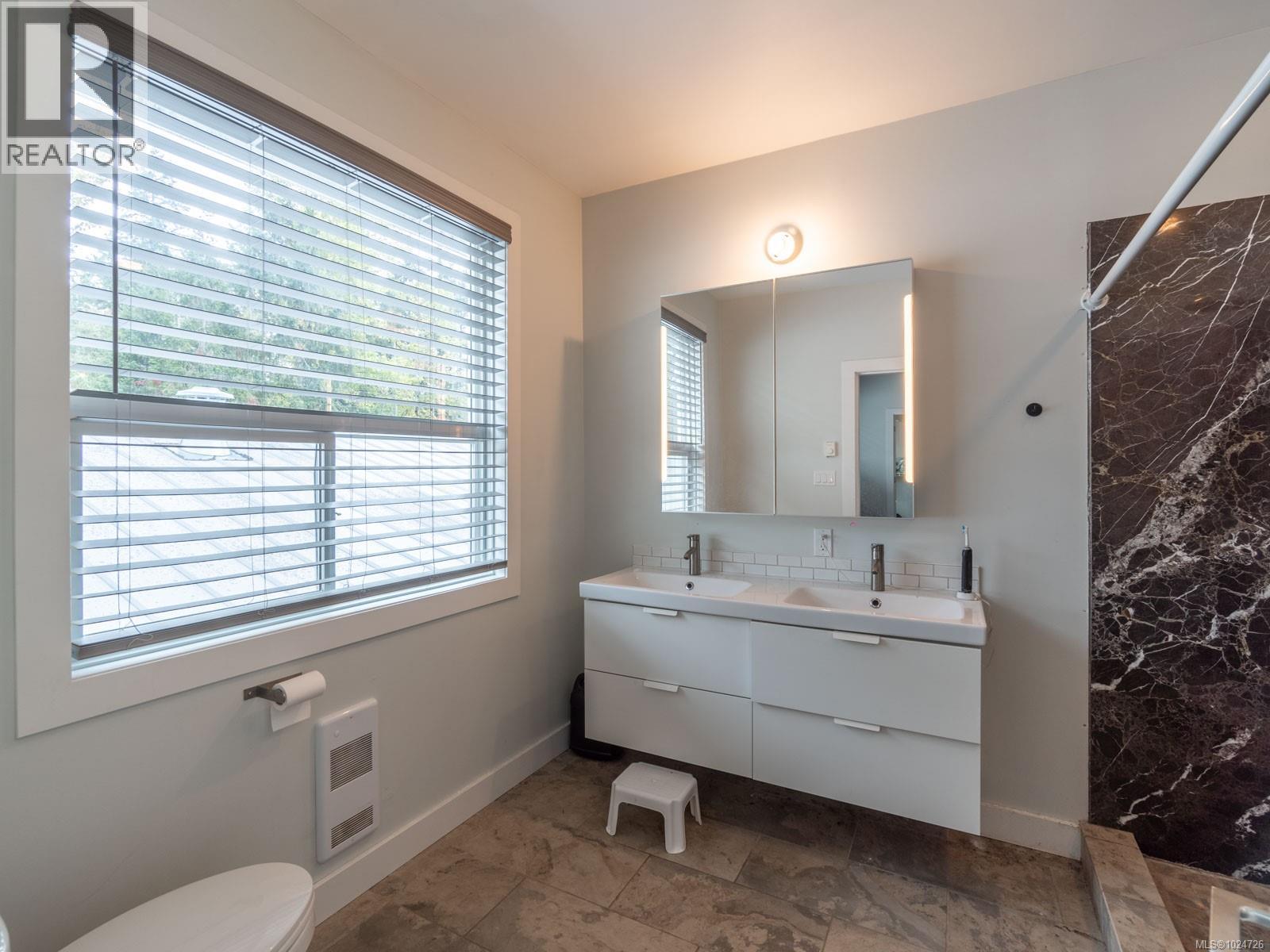 2116 Alberni Hwy, Errington