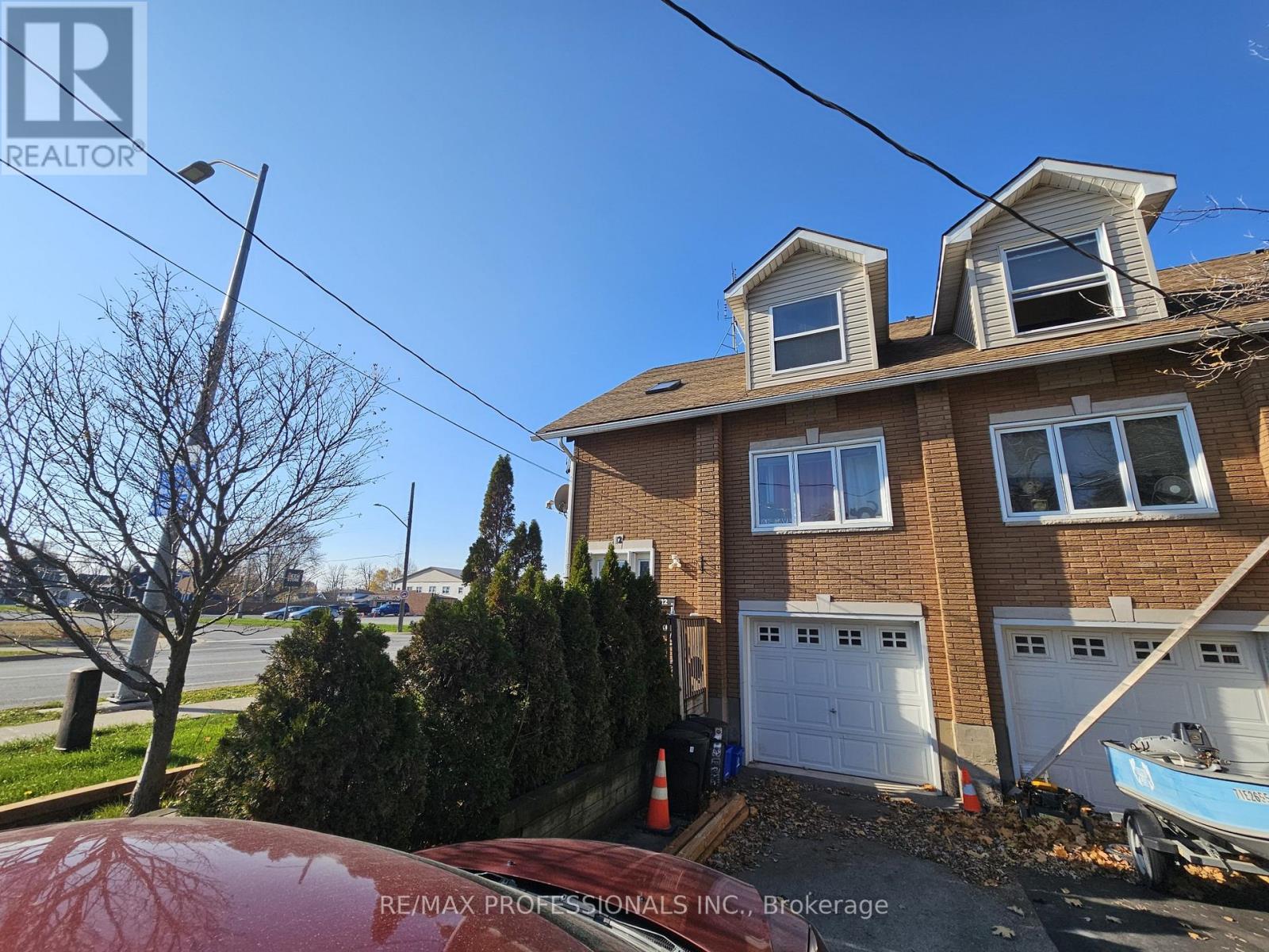 12 ERIE STREET - Photo 3 of 4, Port Colborne (Main Street), Ontario