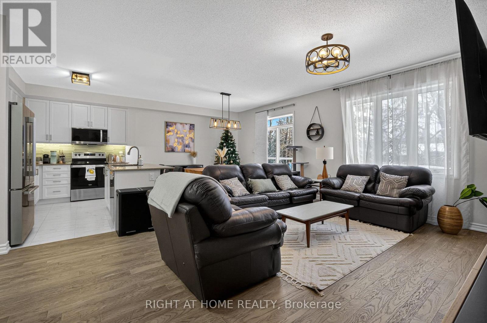 19 HILLCROFT WAY - 5