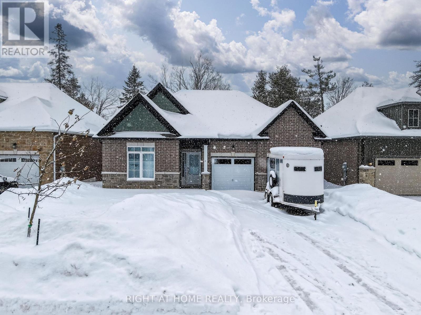 19 HILLCROFT WAY - 1