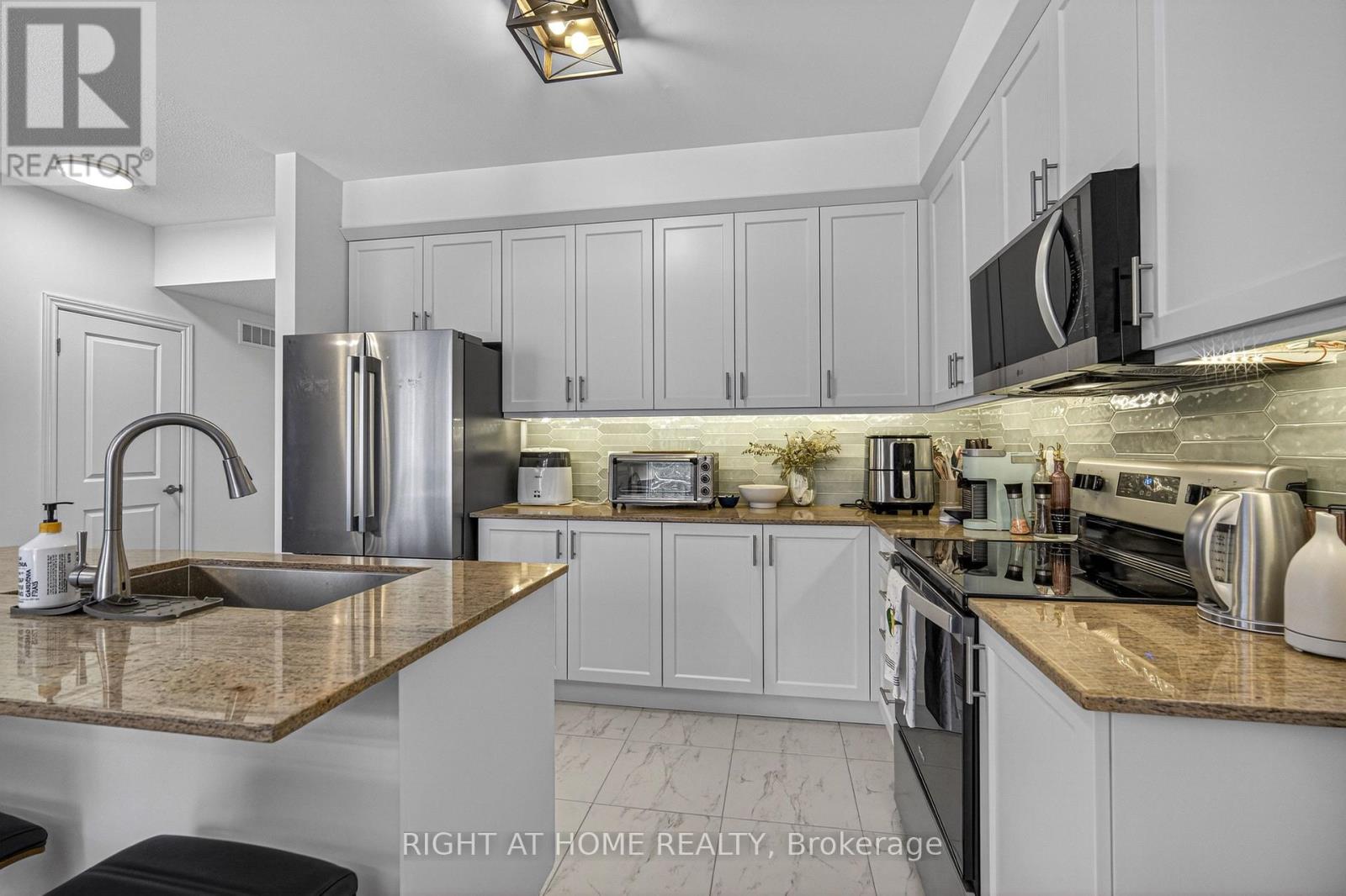 19 HILLCROFT WAY - 10