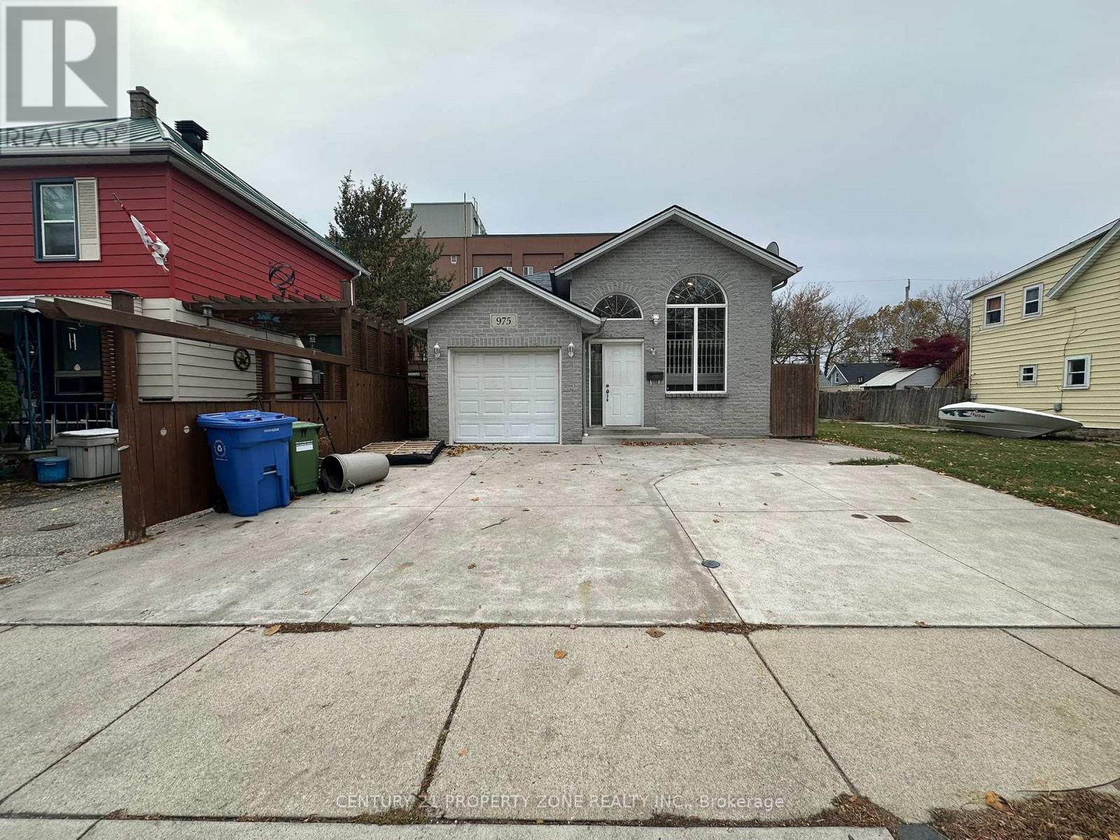 975 ALBERT ROAD - 1