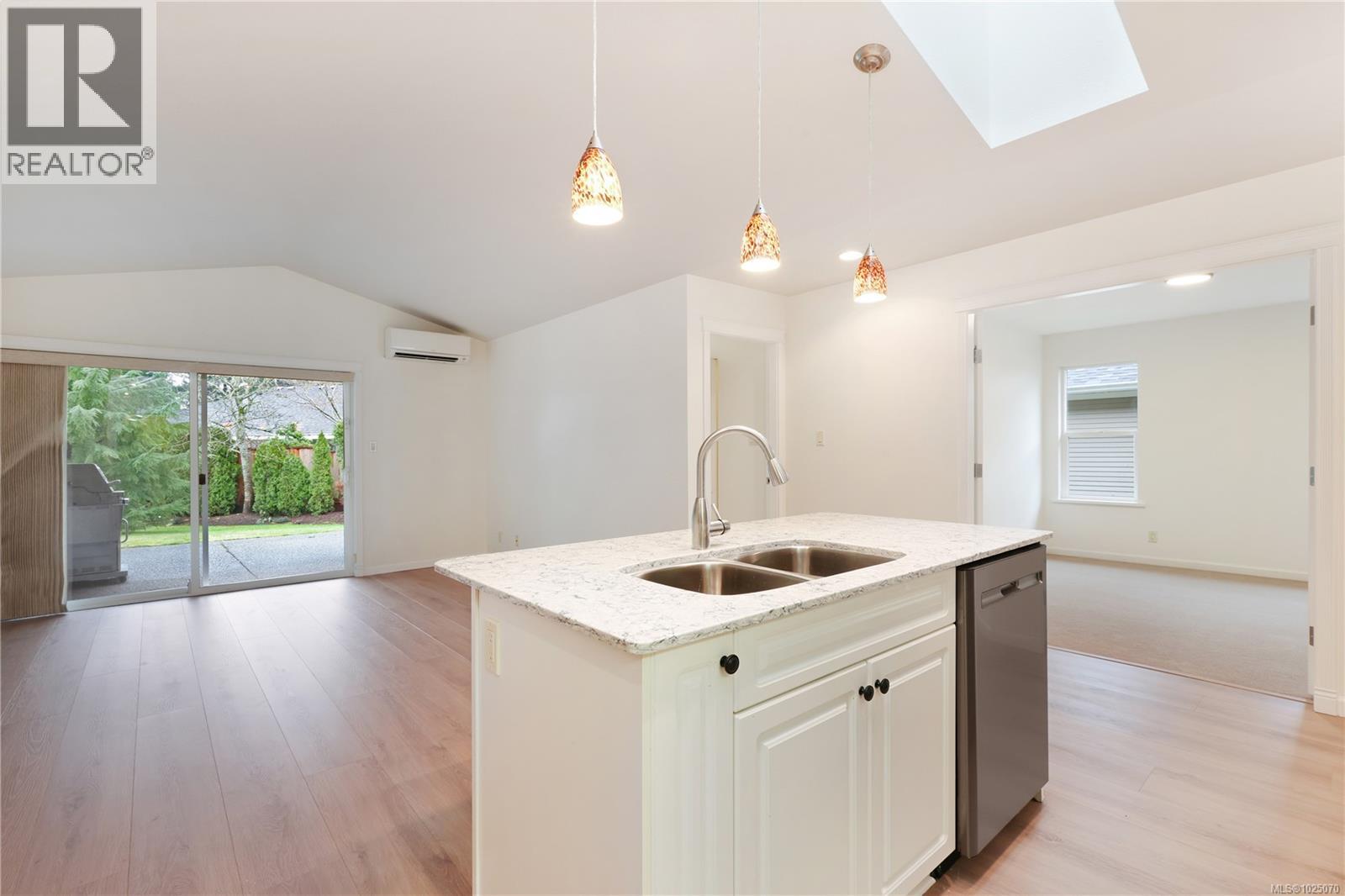 #132 1919 St. Andrews Pl - 5