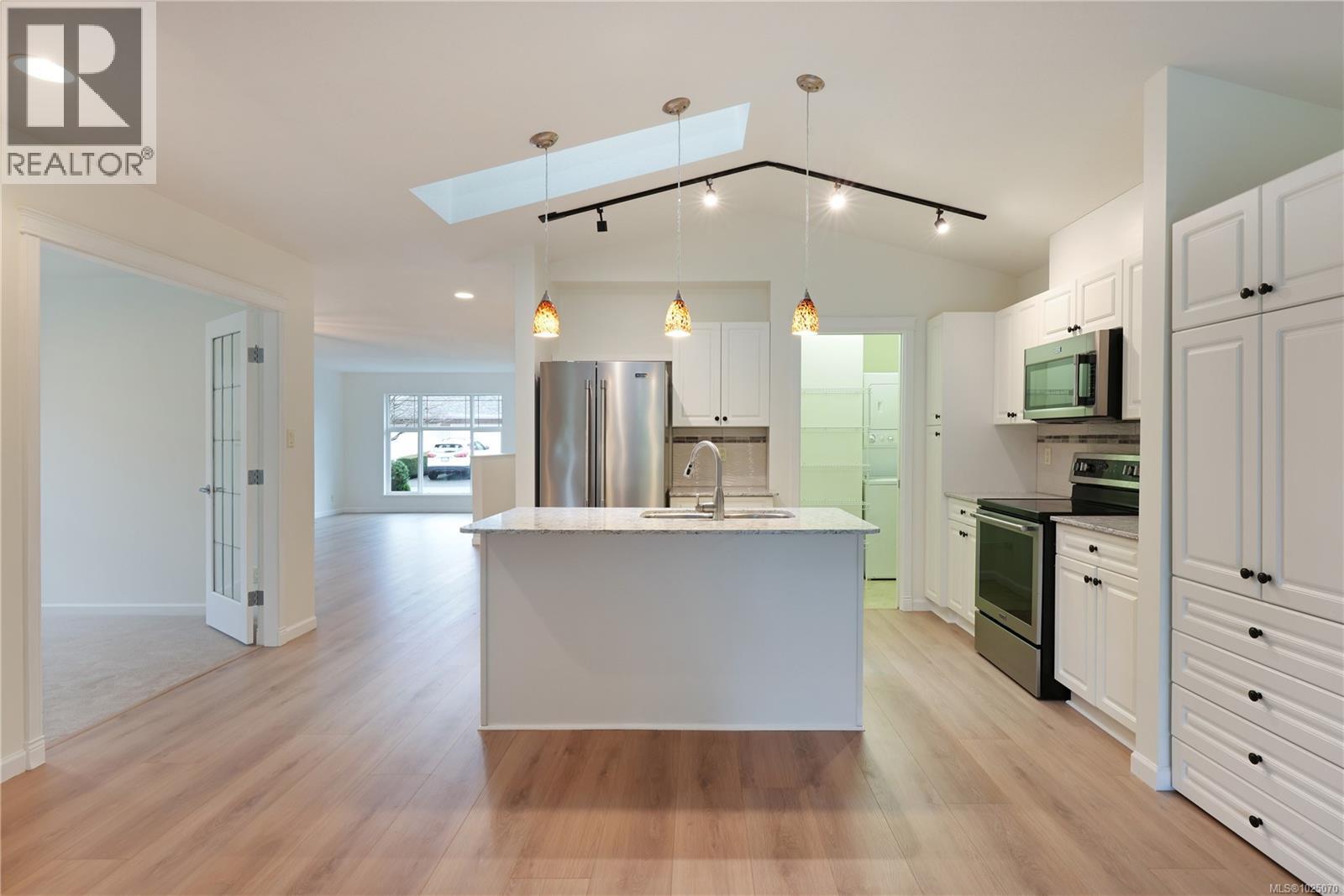 #132 1919 ST. ANDREWS PL - 6