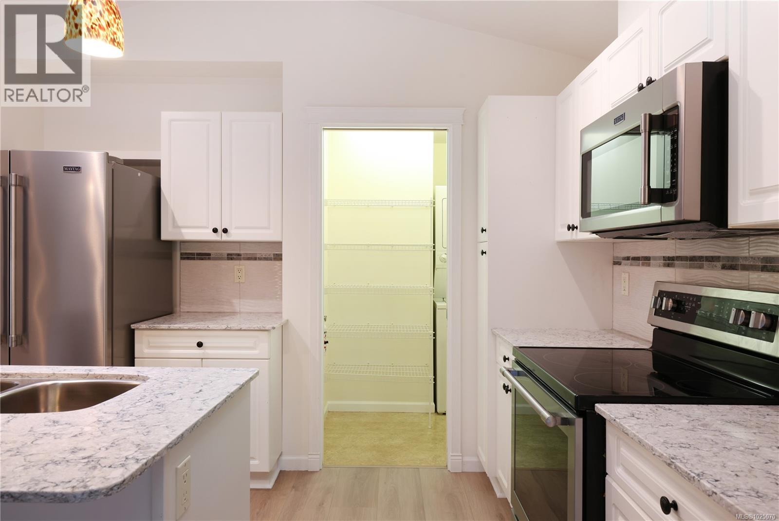 #132 1919 ST. ANDREWS PL - 13