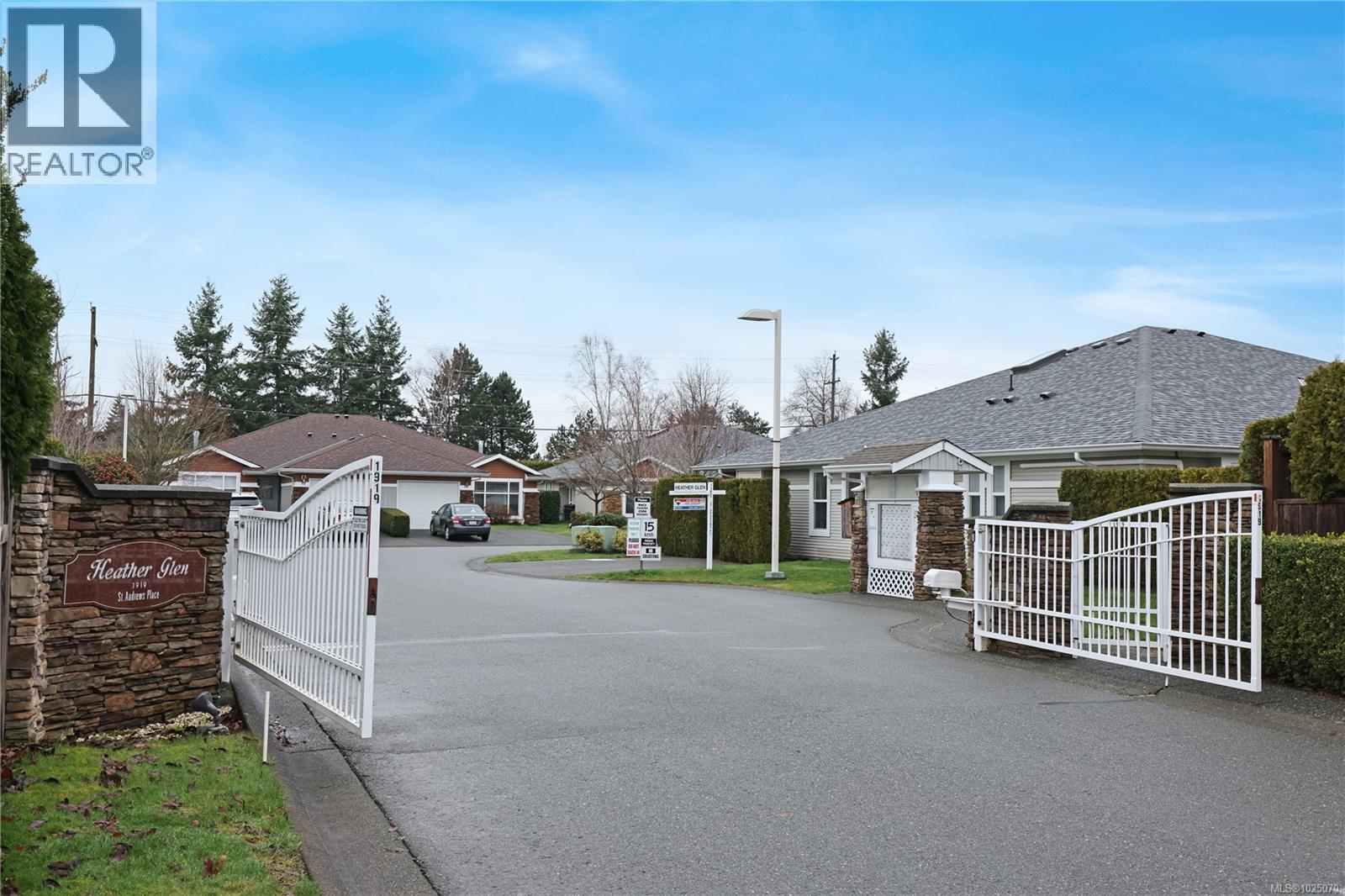 #132 1919 St. Andrews Pl - 4