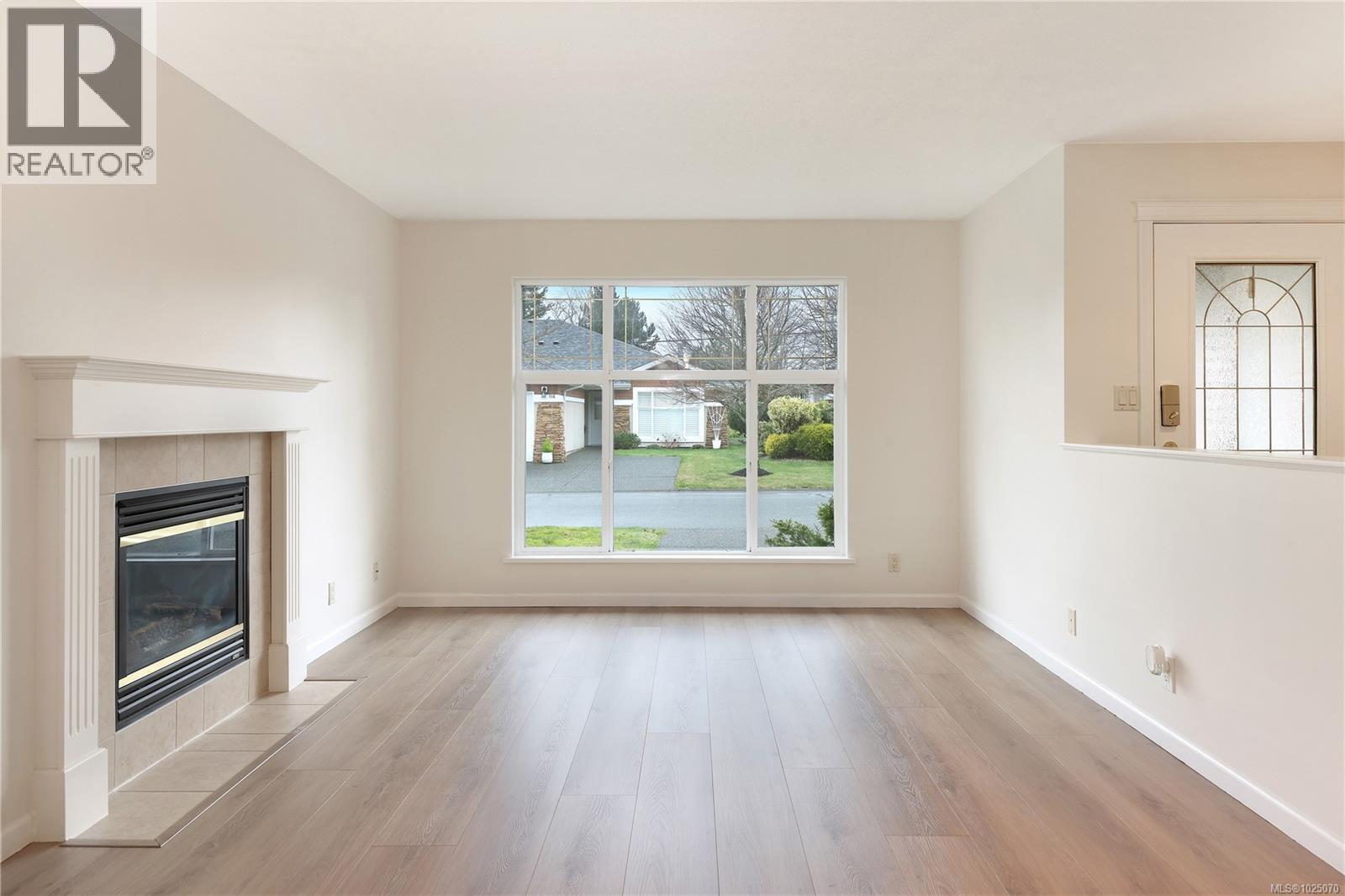 #132 1919 ST. ANDREWS PL - 16