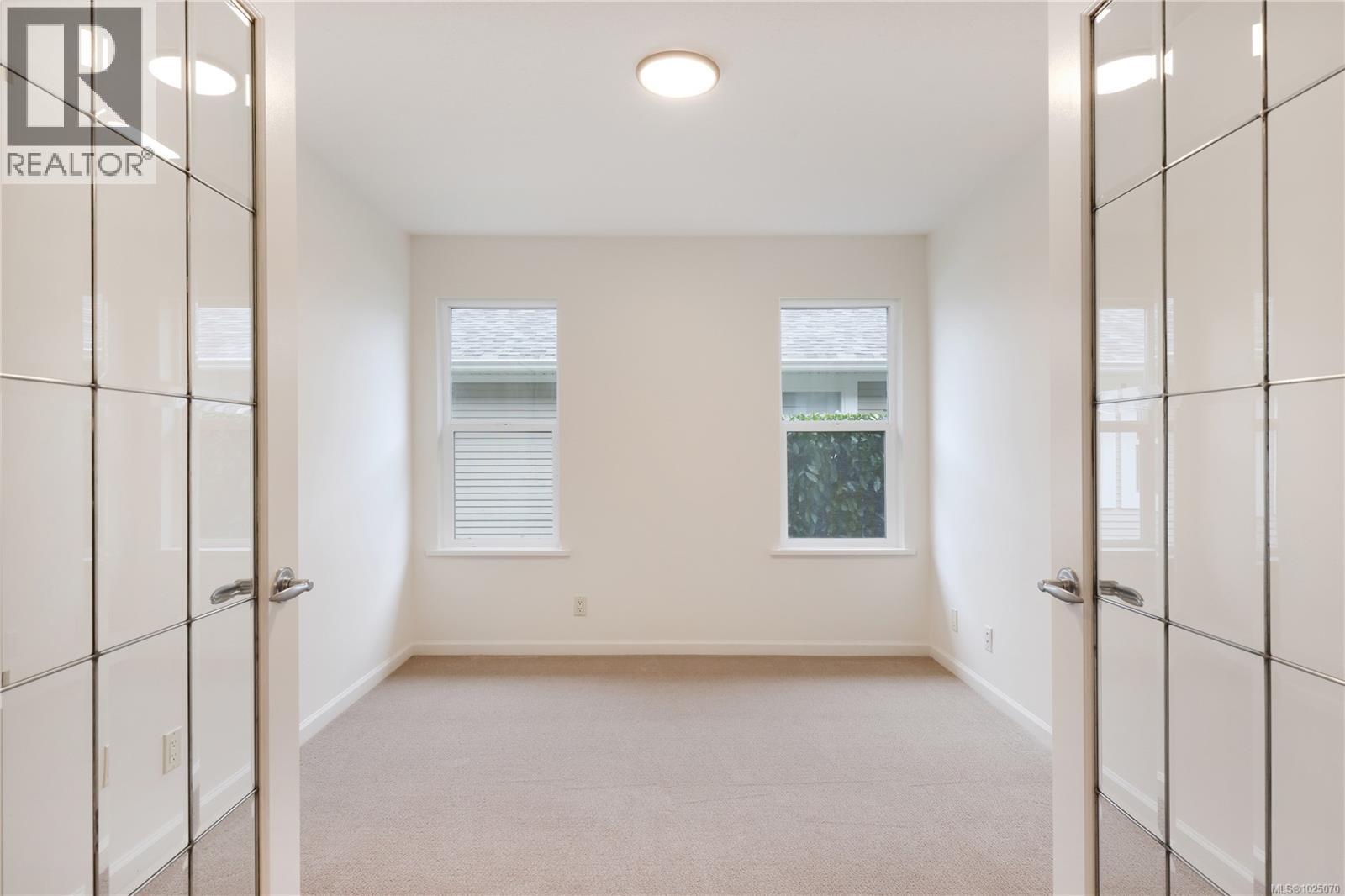 #132 1919 ST. ANDREWS PL - 24