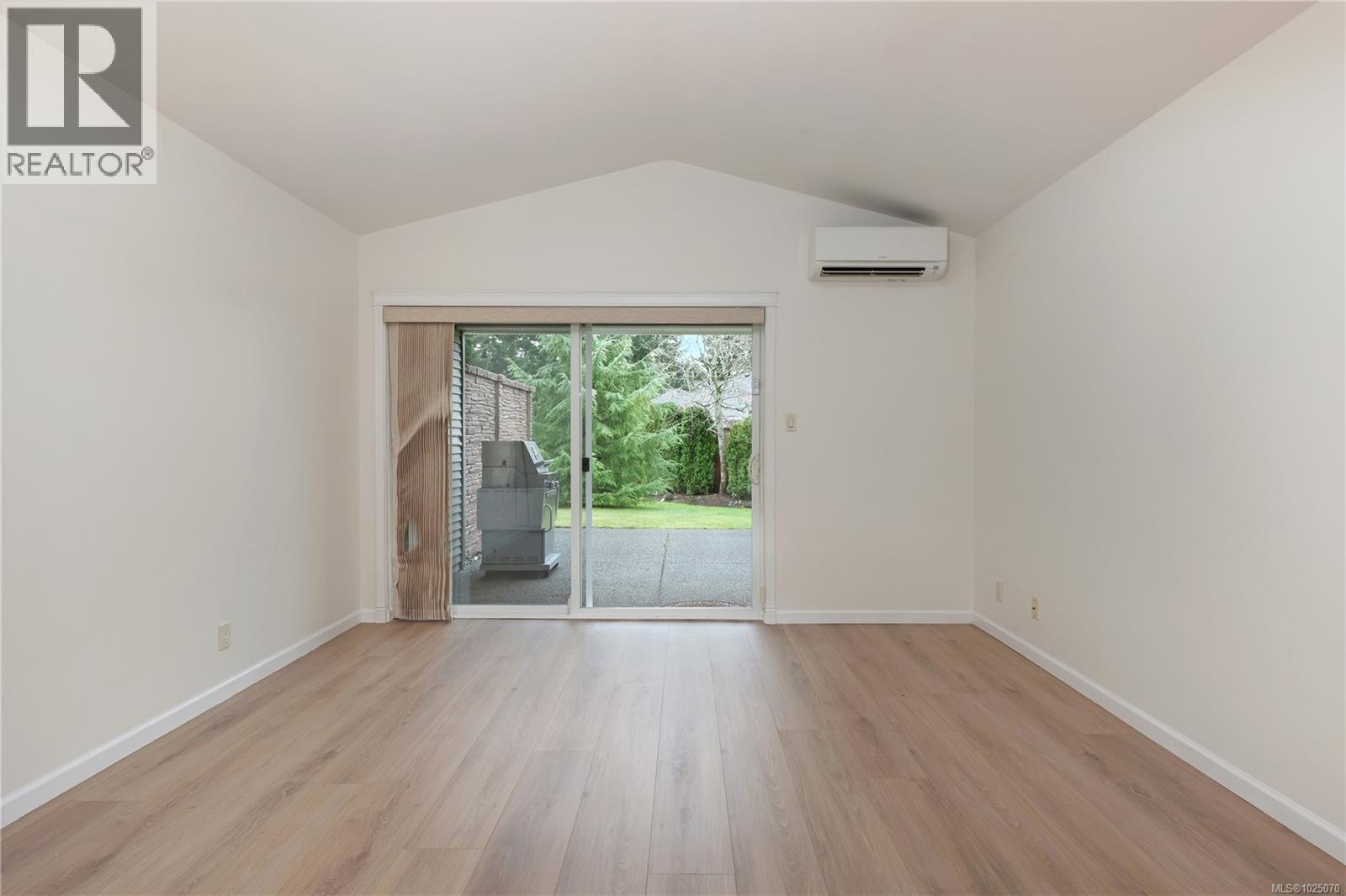 #132 1919 ST. ANDREWS PL - 29