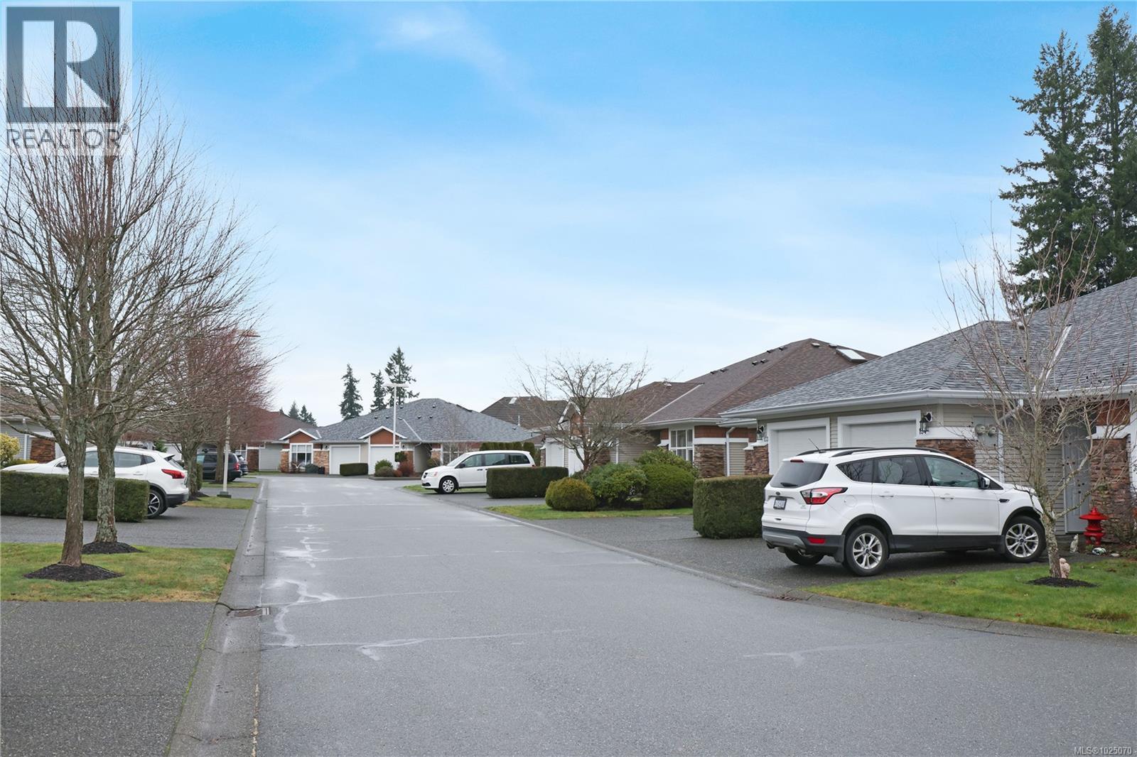 #132 1919 ST. ANDREWS PL - 33