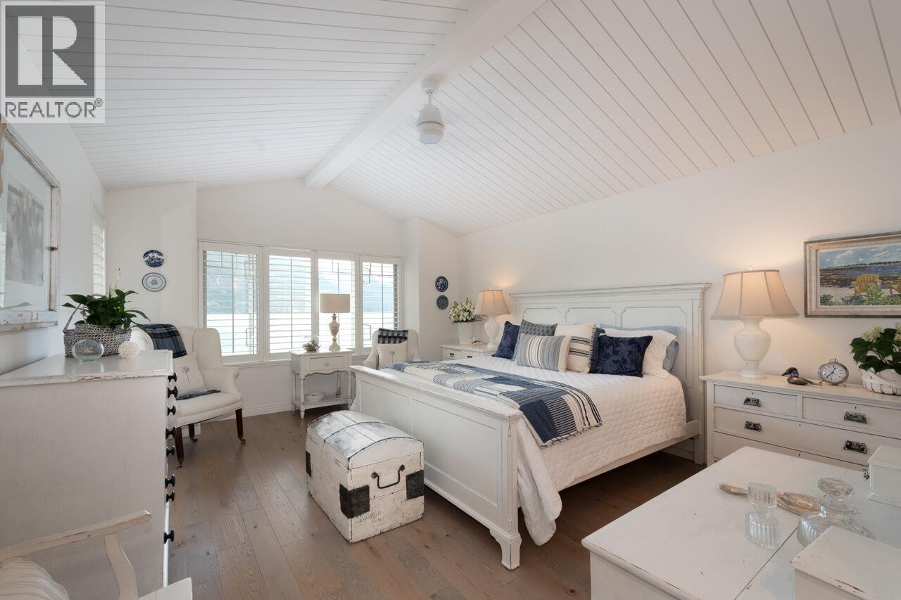 9 BEACH DRIVE, Furry Creek