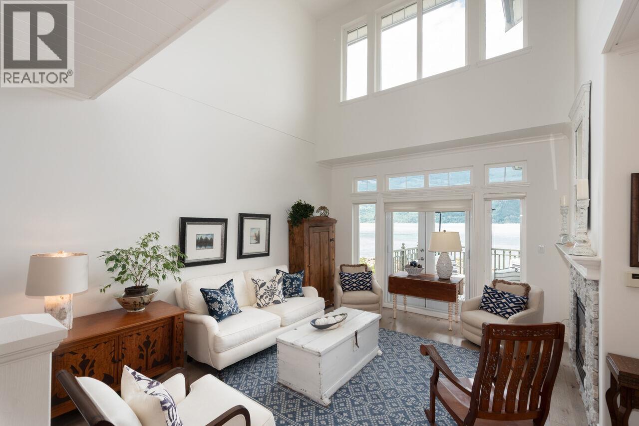 9 BEACH DRIVE, Furry Creek